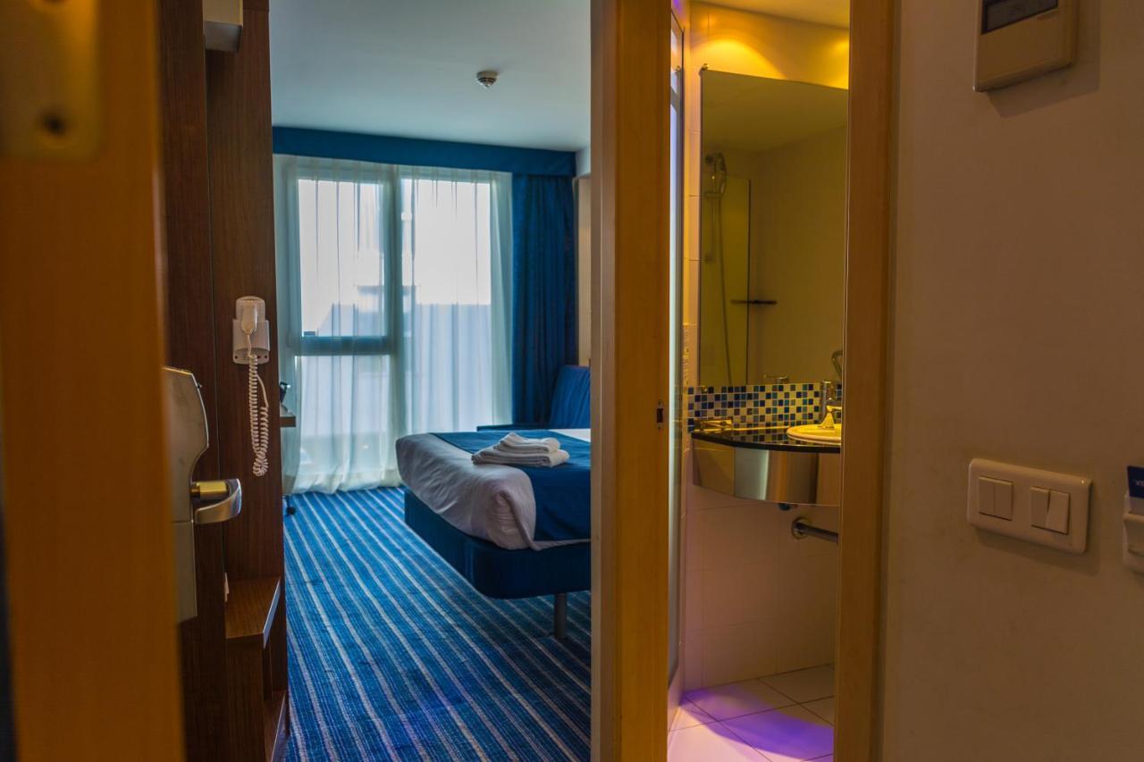 Holiday Inn Express Madrid Leganes By Ihg Exterior foto
