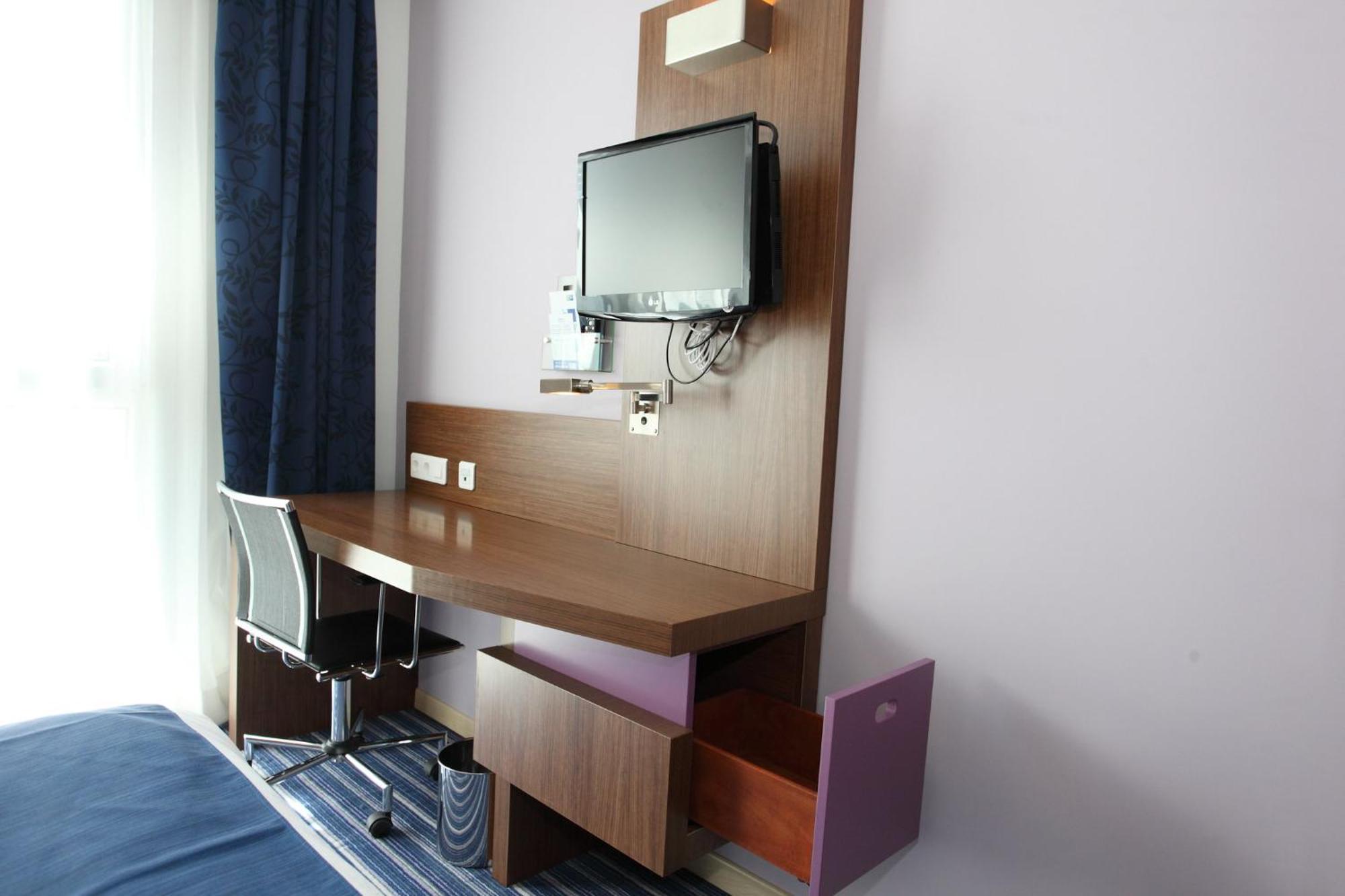 Holiday Inn Express Madrid Leganes By Ihg Exterior foto